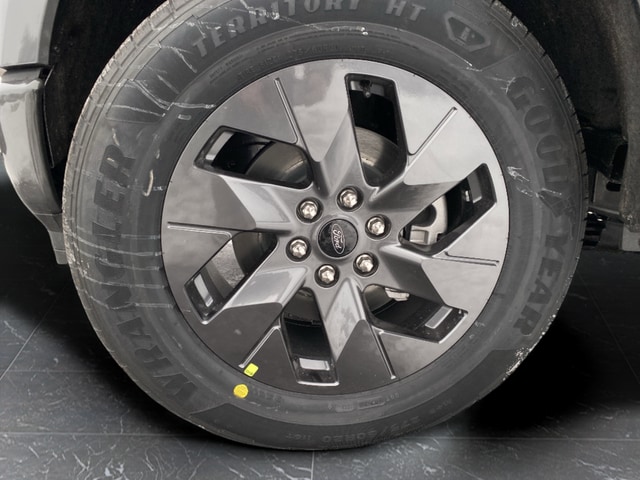 2025 Ford F-150 Lightning Flash - Photo 35