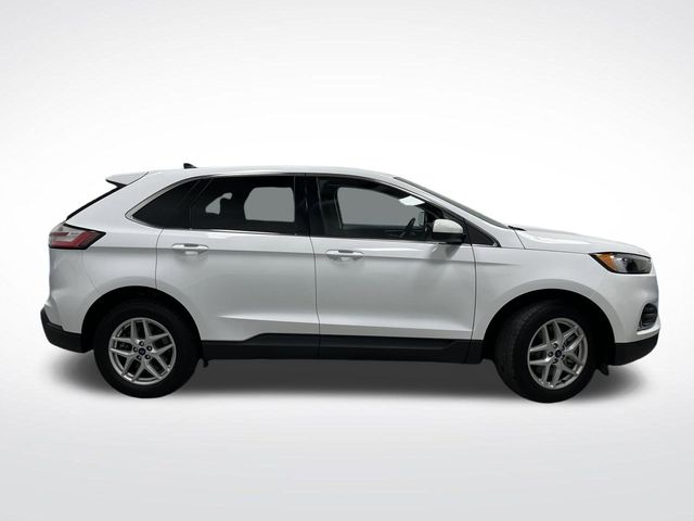 2022 Ford Edge SEL photo 2