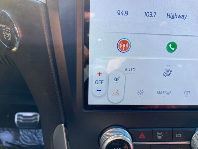 2023 Ford Edge ST photo 3