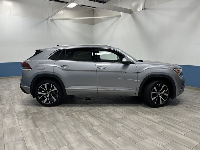 2024 Volkswagen Atlas Cross Sport SEL Premium R-Line photo 2