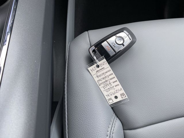 2025 Ford F-150 Lightning Flash - Photo 24