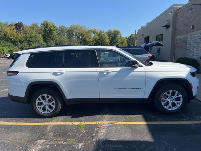 2022 Jeep Grand Cherokee Limited photo 2