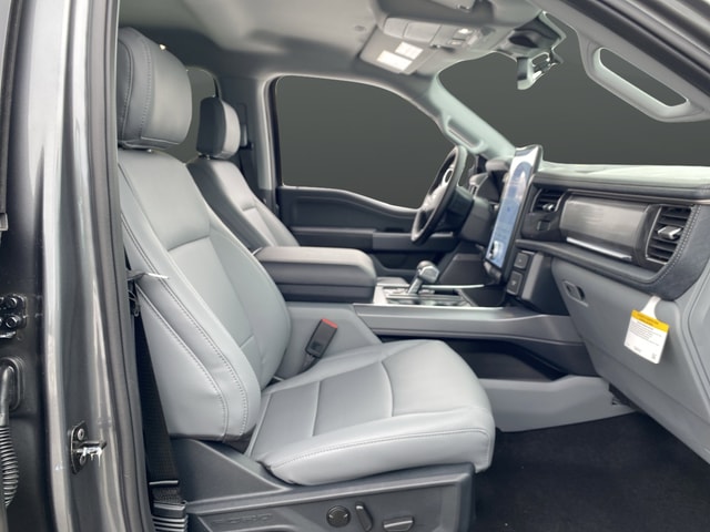 2025 Ford F-150 Lightning Flash - Photo 26