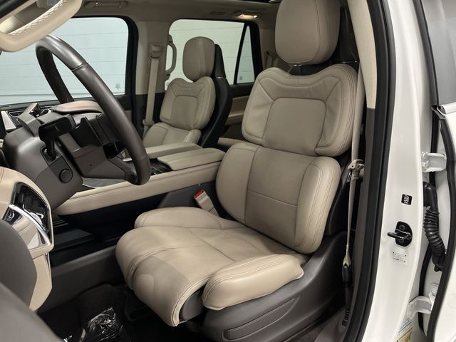 2024 Lincoln Navigator Reserve photo 3