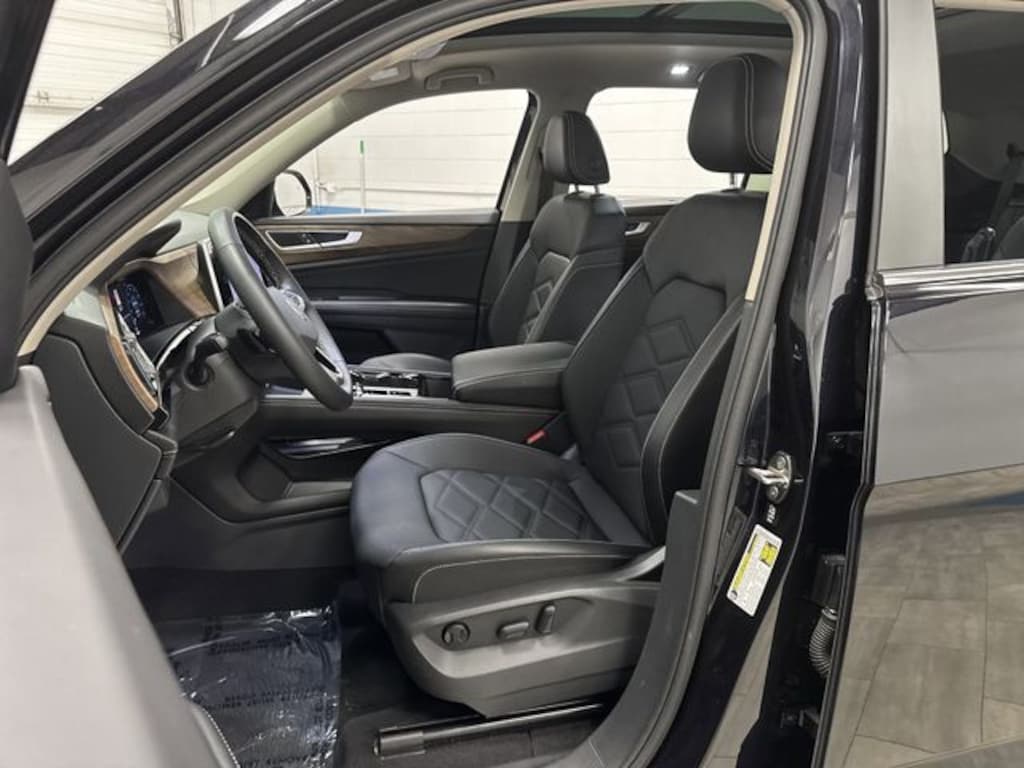 Used 2024 Volkswagen Atlas 2.0T SE w/Technology SUV