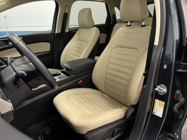 2022 Ford Edge SEL photo 3