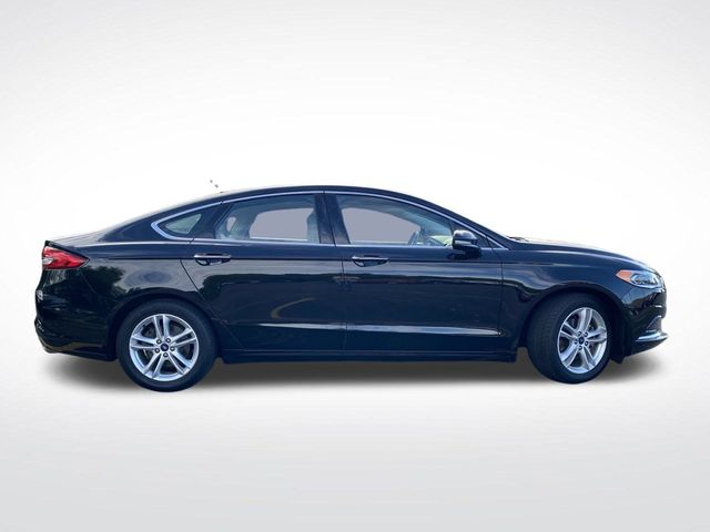 2018 Ford Fusion SE photo 2
