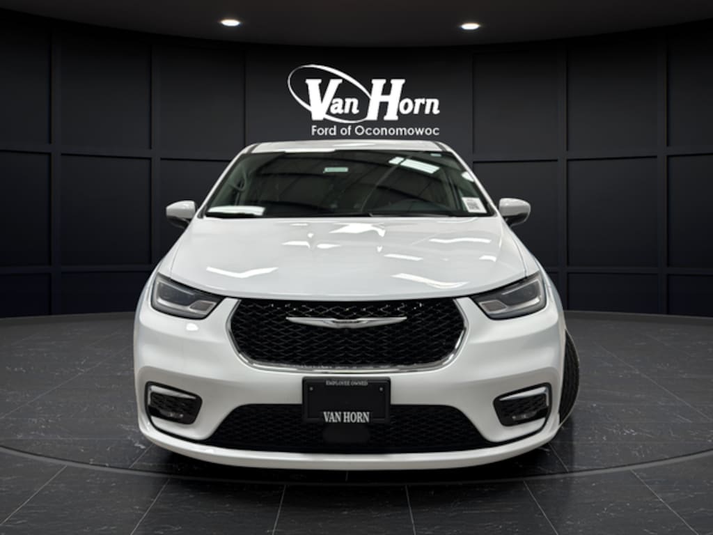 Used 2023 Chrysler Pacifica Touring L Minivan/Van