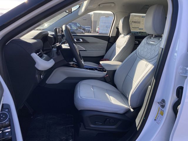 2026 Ford Explorer Platinum photo 4