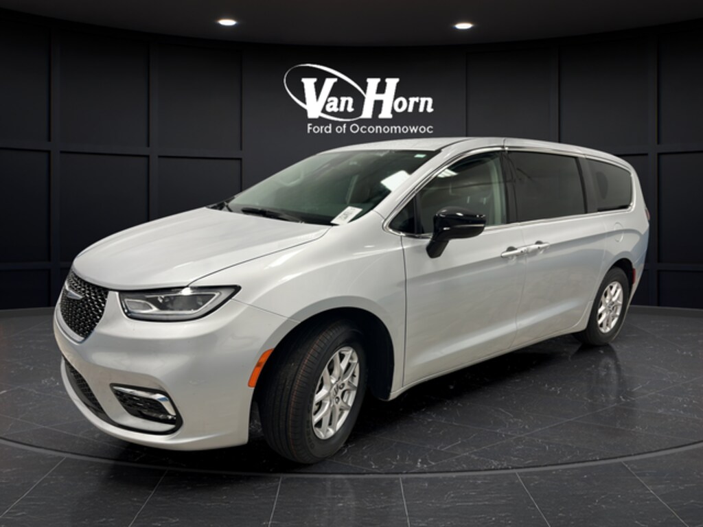 Used 2024 Chrysler Pacifica Touring L Minivan/Van