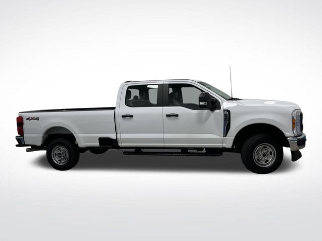 2023 Ford F-350 photo 2
