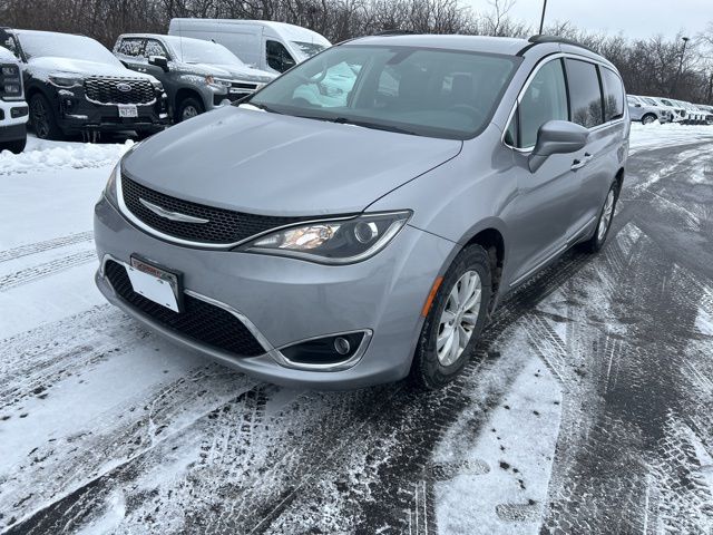 Used 2017 Chrysler Pacifica Touring-L with VIN 2C4RC1BG6HR508358 for sale in Oconomowoc, WI