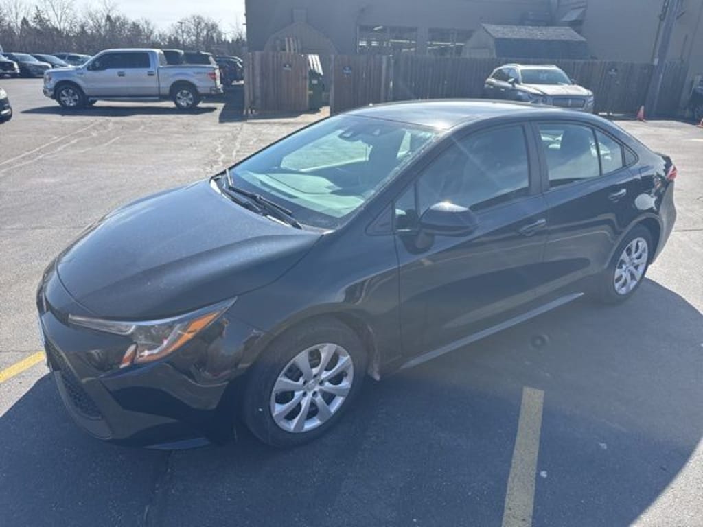 Used 2021 Toyota Corolla LE Sedan