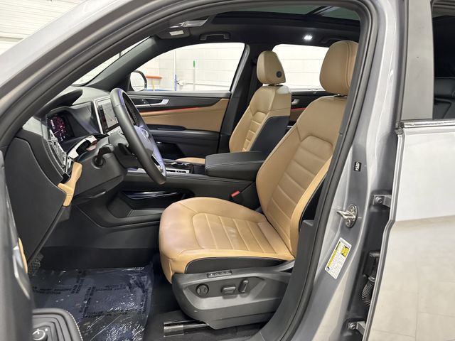 2024 Volkswagen Atlas Cross Sport SEL photo 3