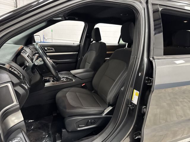 2019 Ford Explorer XLT photo 4