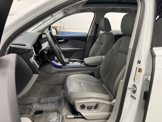 2023 Audi Q7 55 Prestige photo 4