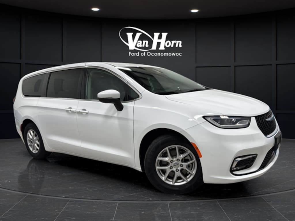 Used 2023 Chrysler Pacifica Touring L Minivan/Van