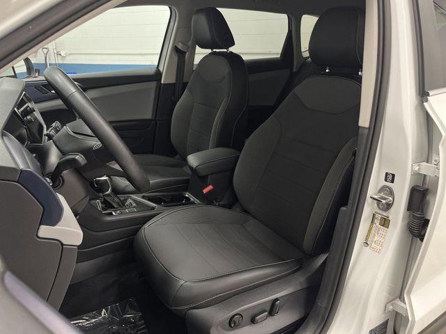 2022 Volkswagen Taos SE photo 3