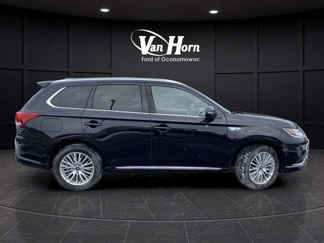 Used 2019 Mitsubishi Outlander SEL with VIN JA4J24A50KZ047330 for sale in Oconomowoc, WI