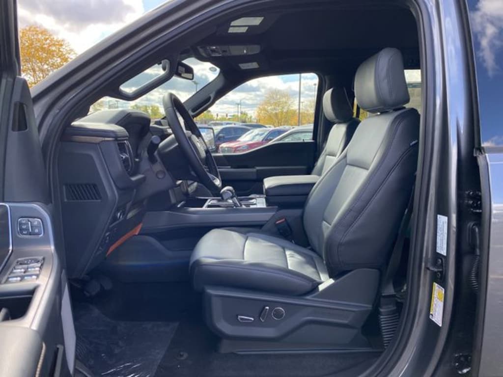 New 2025 Ford F-150 Lightning Lariat Truck