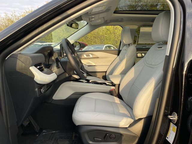 2026 Ford Explorer Platinum photo 2