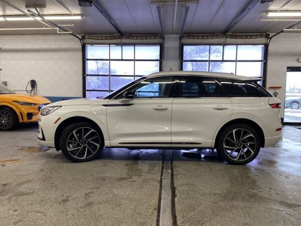 Used 2024 Lincoln Corsair Grand Touring SUV