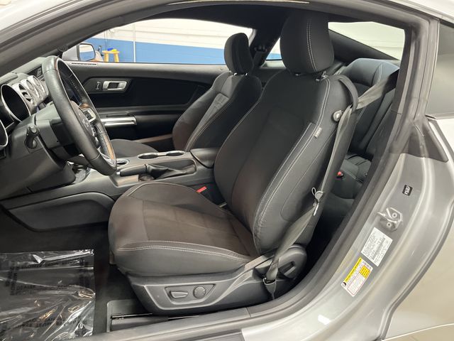 2022 Ford Mustang EcoBoost photo 4