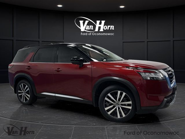 2023 Nissan Pathfinder Platinum's photo