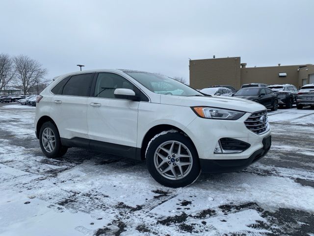 2022 Ford Edge SEL's photo