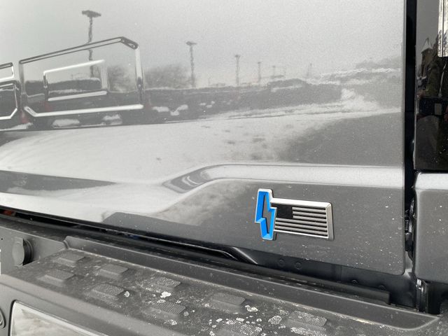2025 Ford F-150 Lightning Flash - Photo 30
