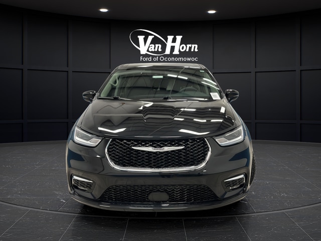 Used 2022 Chrysler Pacifica Hybrid Touring L with VIN 2C4RC1L77NR151413 for sale in Oconomowoc, WI