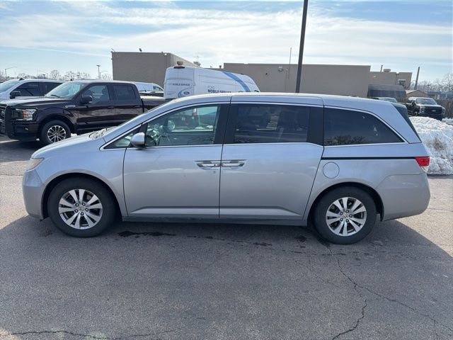 Used 2016 Honda Odyssey SE with VIN 5FNRL5H30GB065548 for sale in Oconomowoc, WI