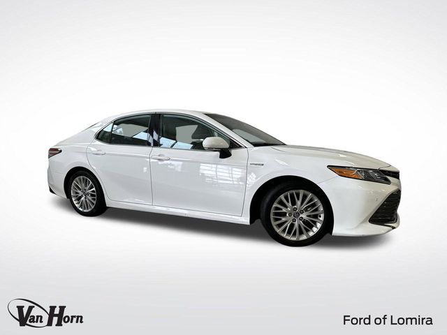 2020 Toyota Camry XLE's photo