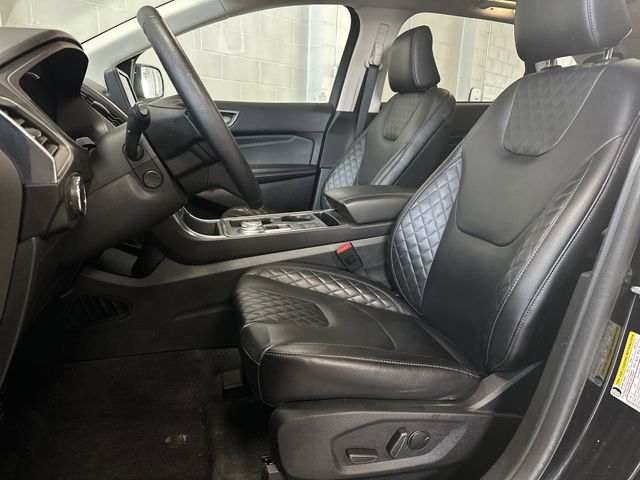 2024 Ford Edge Titanium photo 3