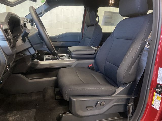 2025 Ford F-150 XLT photo 4