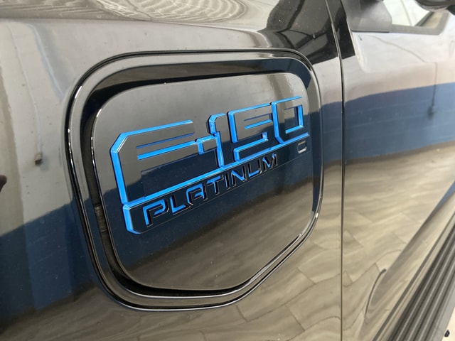 2025 Ford F-150 Lightning Platinum - Photo 40