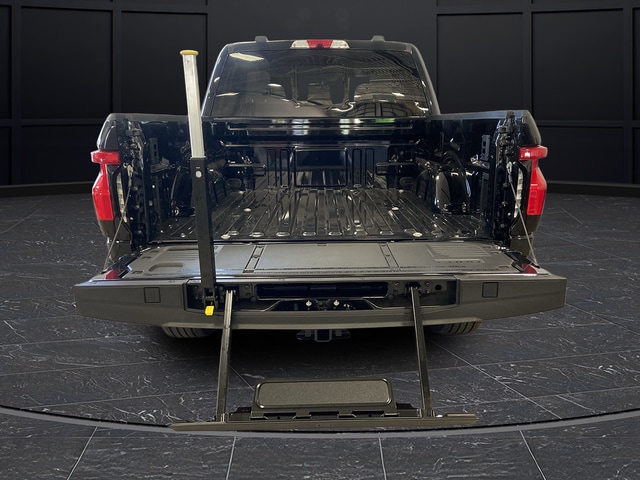 2025 Ford F-150 Lightning Platinum - Photo 15
