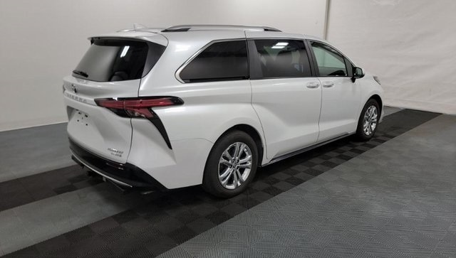 Used 2022 Toyota Sienna Platinum with VIN 5TDESKFC0NS052441 for sale in Lomira, WI