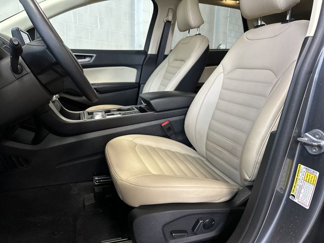 2024 Ford Edge SEL photo 3