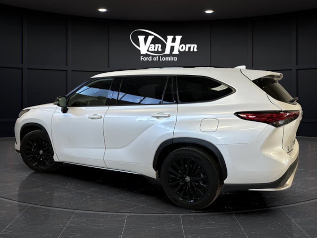 Used 2023 Toyota Highlander L SUV