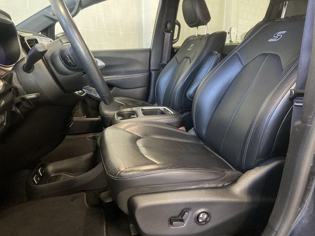2020 Chrysler Pacifica Touring Plus photo 3