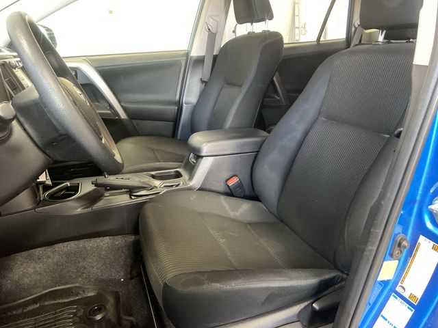 2018 Toyota RAV4 LE photo 4