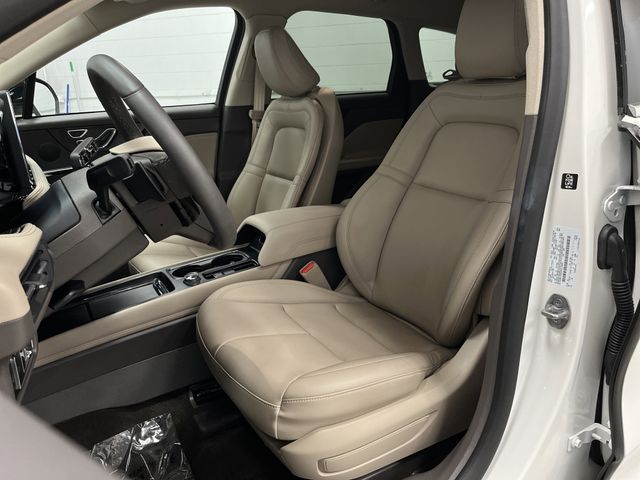 2023 Lincoln Corsair Standard photo 3