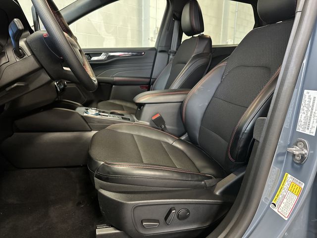 2025 Ford Escape Hybrid ST-Line Select photo 3
