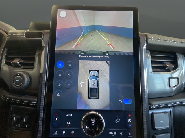 2025 Ford F-150 Lightning Platinum - Photo 11