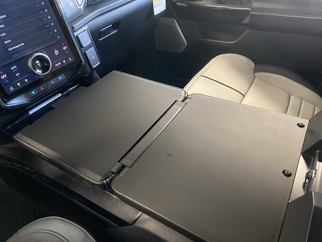 2025 Ford F-150 Lightning Platinum - Photo 29