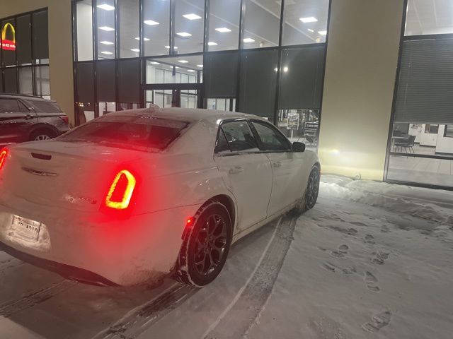 2017 Chrysler 300 S photo 3