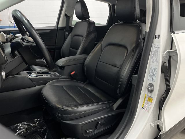 2021 Ford Escape Hybrid Titanium photo 4