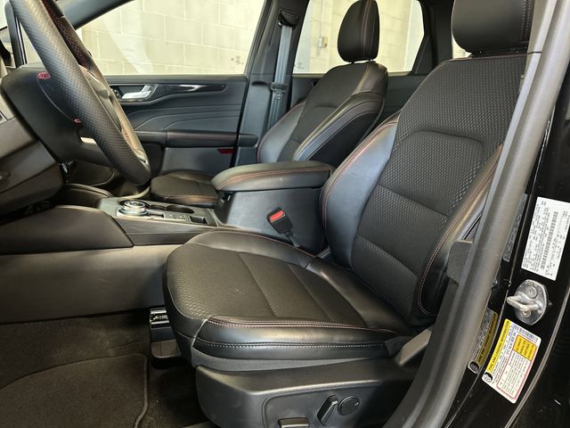 2025 Ford Escape Hybrid ST-Line Select photo 3