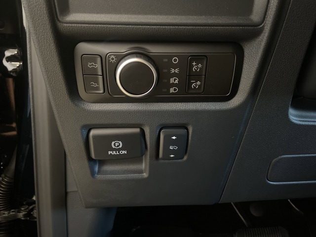 2025 Ford F-150 Lightning Platinum - Photo 25